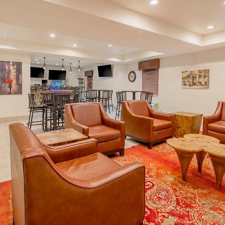 Landmark Suites - Williston Εξωτερικό φωτογραφία