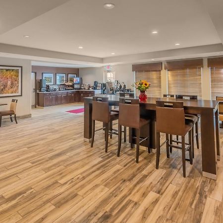 Landmark Suites - Williston Εξωτερικό φωτογραφία