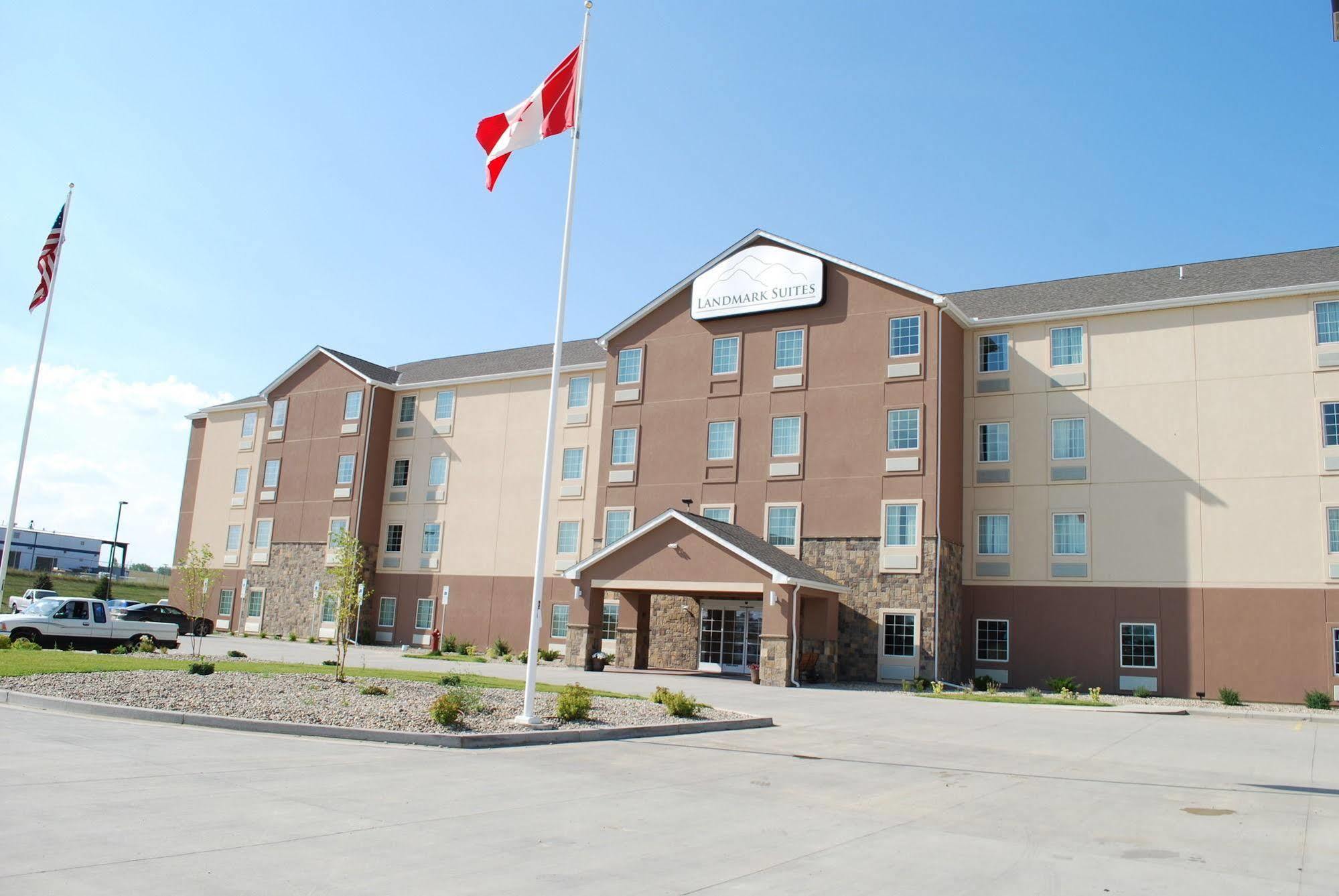 Landmark Suites - Williston Εξωτερικό φωτογραφία
