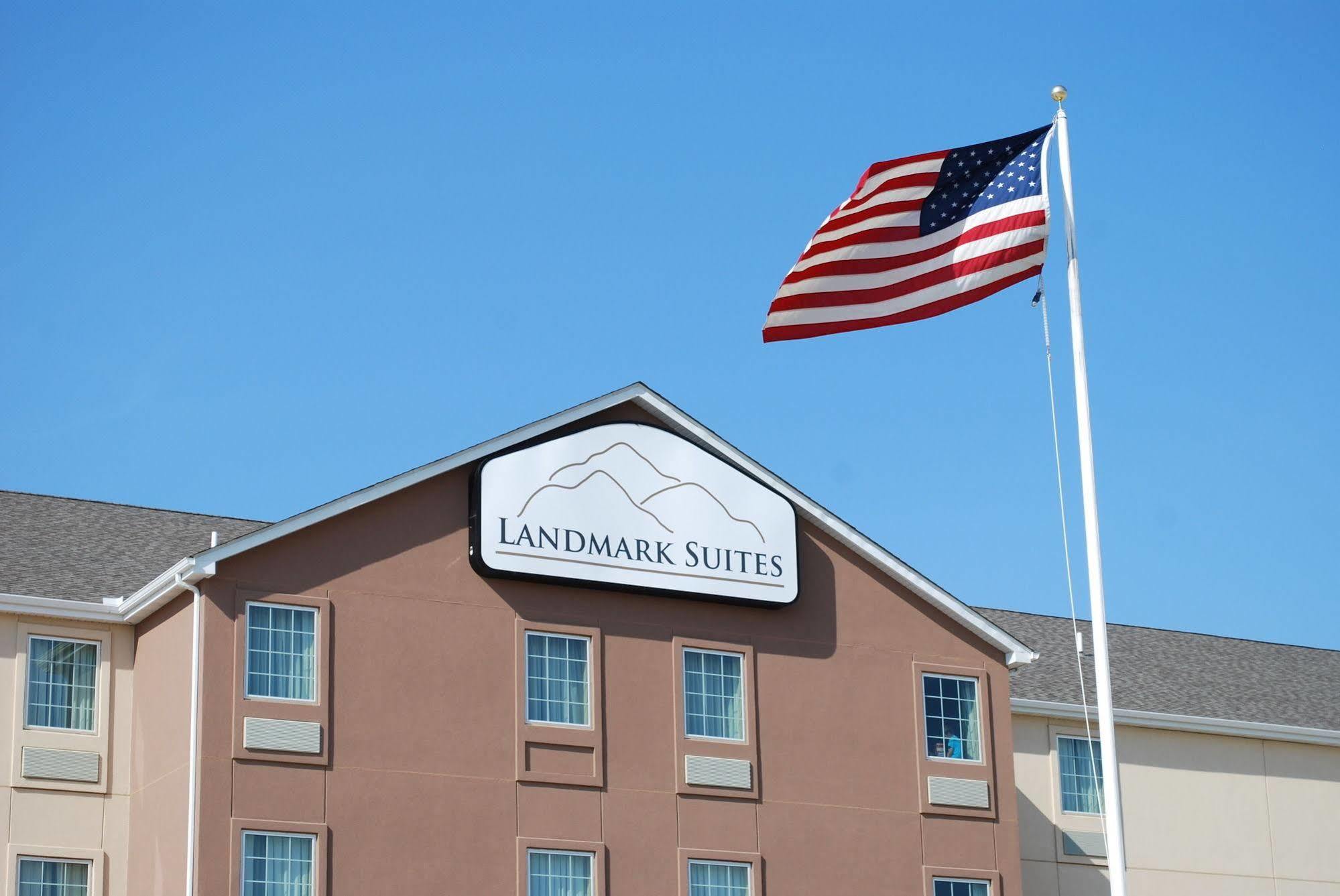 Landmark Suites - Williston Εξωτερικό φωτογραφία