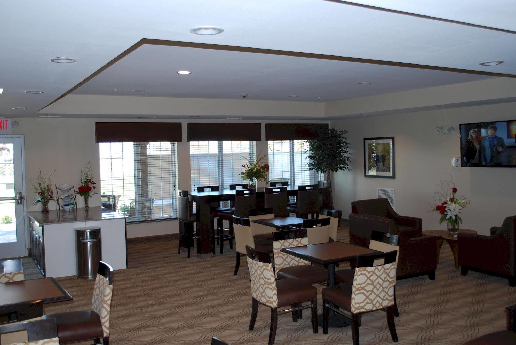 Landmark Suites - Williston Εξωτερικό φωτογραφία