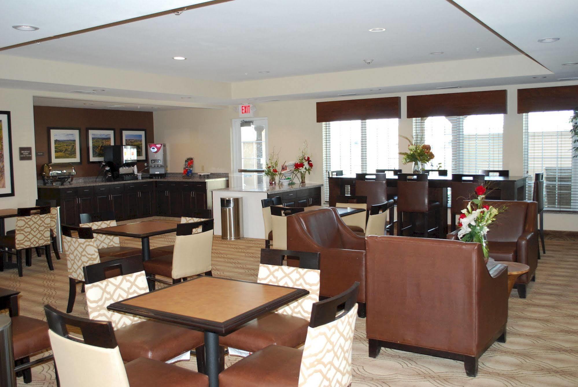 Landmark Suites - Williston Εξωτερικό φωτογραφία